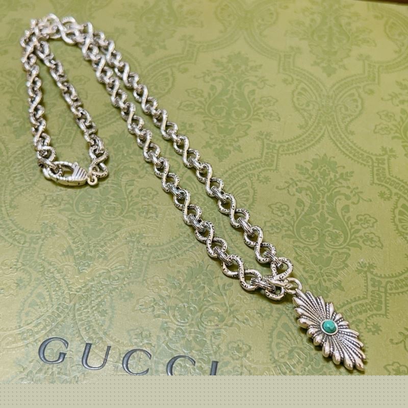 G*u*i necklaces